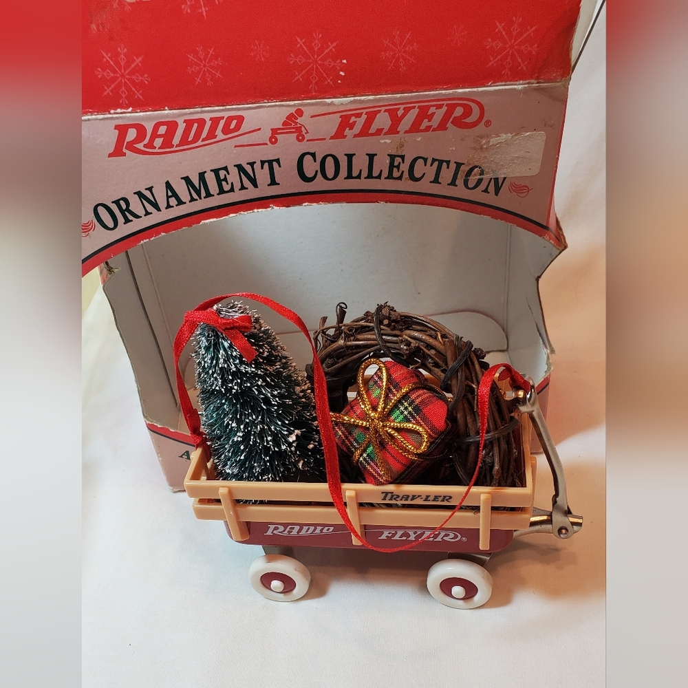 Radio Flyer Ornament Collection #104 Vtg 1997 Red Wagon Ornament